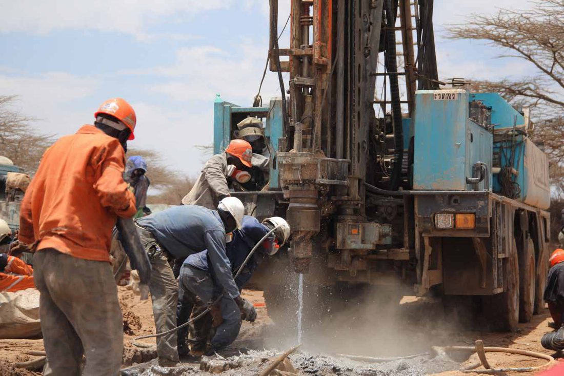 MI Design drilling crew operating a rotary rig